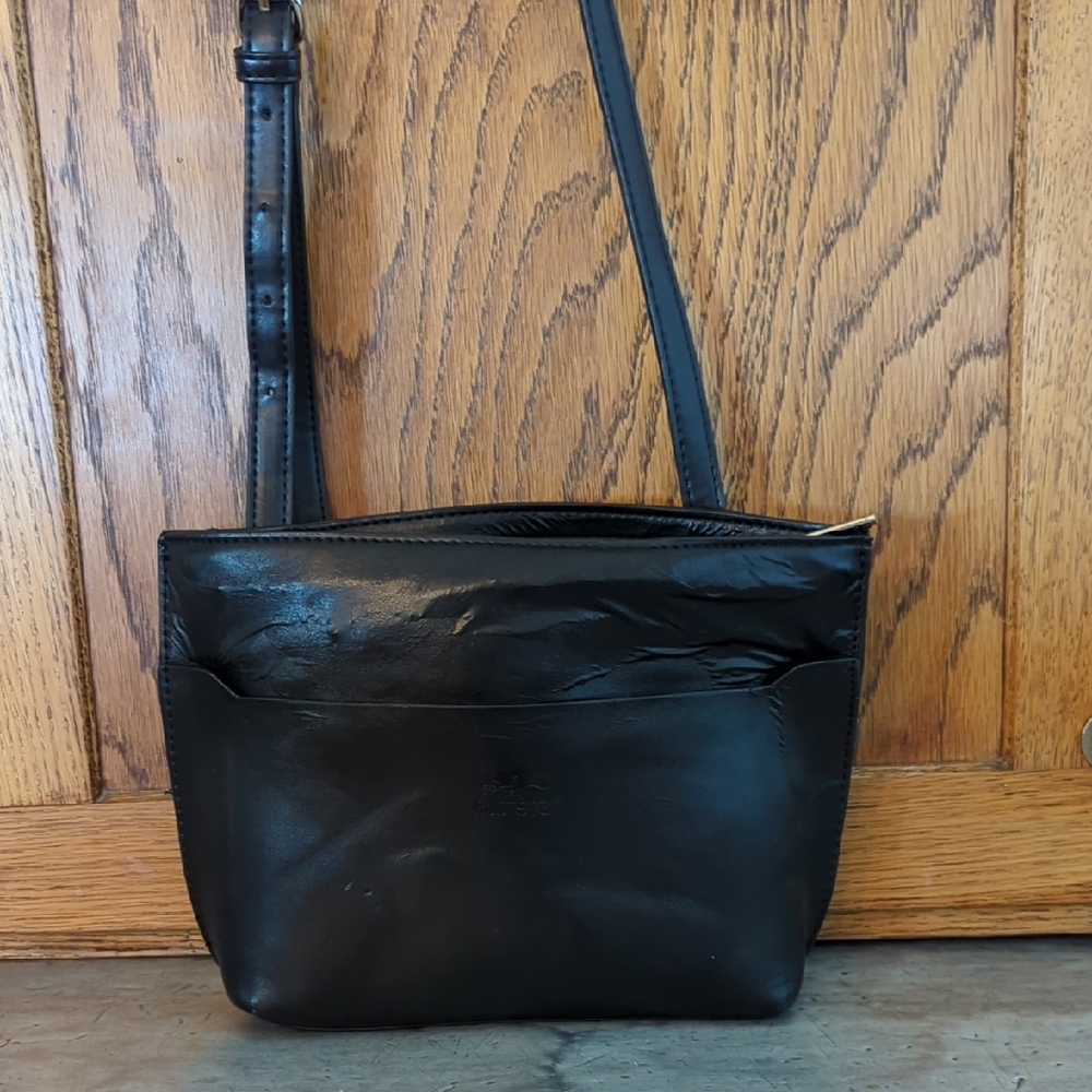 Vintage Roots 73 Leather Crossbody in Black